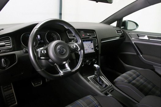 Volkswagen Golf - 1.4 TSI 204pk GTE DSG Navigatie LED Camera Stoelverwarming - 1