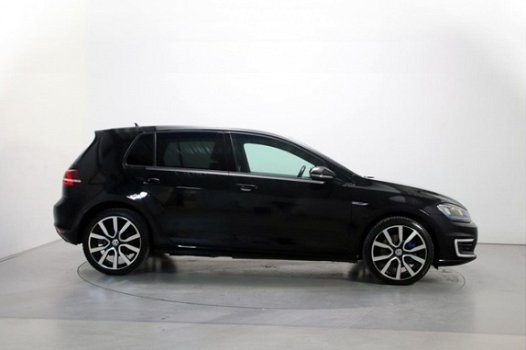 Volkswagen Golf - 1.4 TSI 204pk GTE DSG Navigatie LED Camera Stoelverwarming - 1