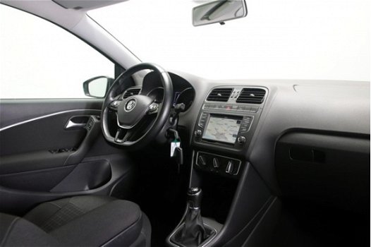 Volkswagen Polo - 1.4 TDI 90pk Comfortline Navigatie Parkeersensoren Stuurbediening Airco - 1