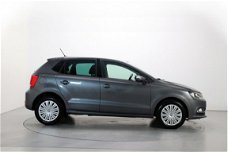 Volkswagen Polo - 1.4 TDI 90pk Comfortline Navigatie Parkeersensoren Stuurbediening Airco