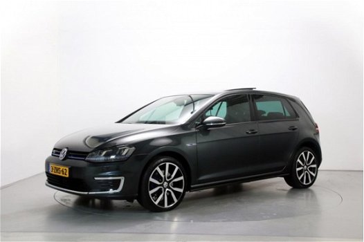 Volkswagen Golf - 1.4 TSI 204pk GTE DSG LED Panoramadak Adaptive Cruise Stoelverwarming - 1