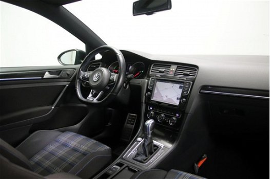Volkswagen Golf - 1.4 TSI 204pk GTE DSG LED Panoramadak Adaptive Cruise Stoelverwarming - 1