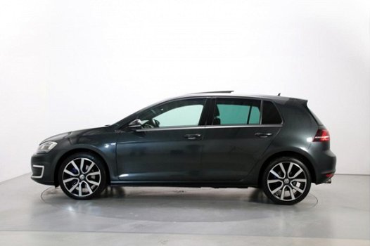 Volkswagen Golf - 1.4 TSI 204pk GTE DSG LED Panoramadak Adaptive Cruise Stoelverwarming - 1