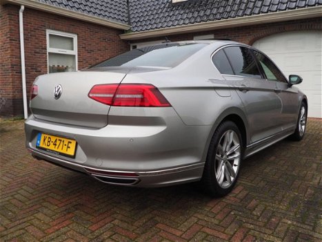 Volkswagen Passat - 2.0 TDI Connected Series Plus Virtual Cockpit|R-line | Full options | DSG | Pano - 1