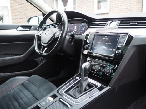 Volkswagen Passat - 2.0 TDI Connected Series Plus Virtual Cockpit|R-line | Full options | DSG | Pano - 1