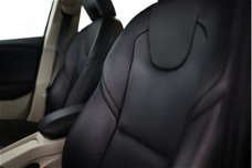 Volvo V40 - 1.6 D2 Summum Leer, Navigatie, Airco, Lichtmetalen velgen