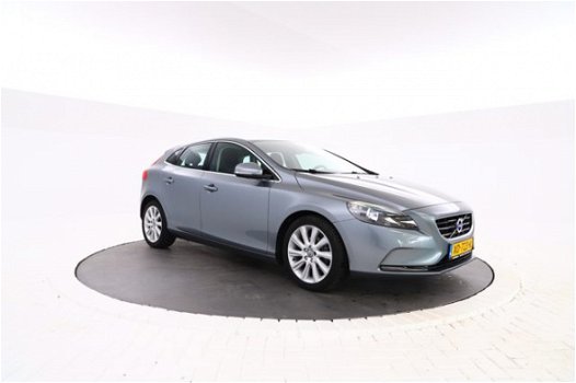 Volvo V40 - 1.6 D2 Summum Leer, Navigatie, Airco, Lichtmetalen velgen - 1