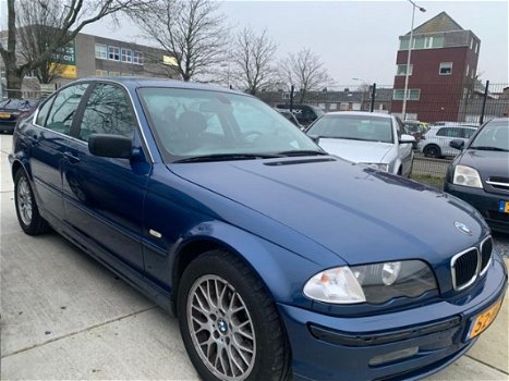 BMW 3-serie - 3ER REIHE; 318I SEDAN - 1