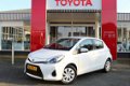 Toyota Yaris - 1.5 Full Hybrid Aspiration NAVI/ PARKEERSENSOREN/ CRUISE - 1 - Thumbnail