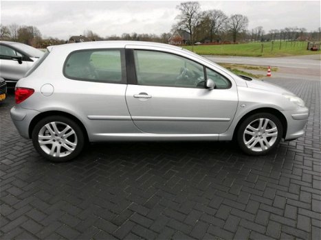 Peugeot 307 - 2.0-16V XSI Rijklaarprijs Airco/ ecc | Trekhaak - 1