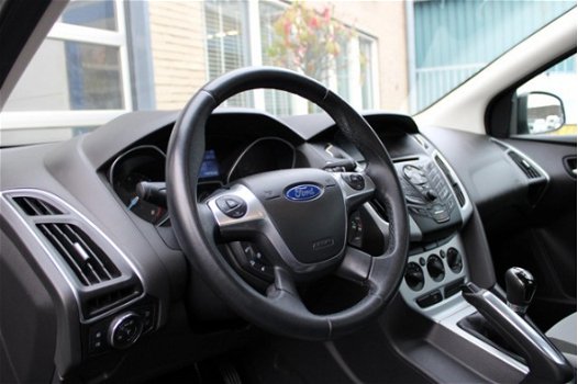 Ford Focus Wagon - 1.6-16V Titanium Navigatie Airco 3-6-12 M Garantie - 1