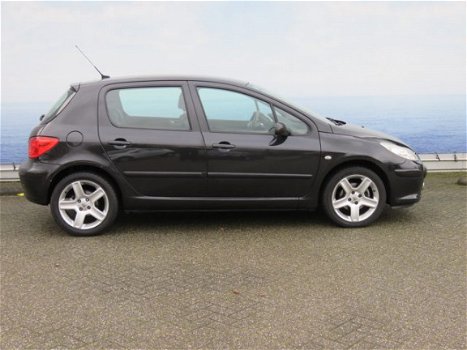 Peugeot 307 - 2.0-16V XSI - 1