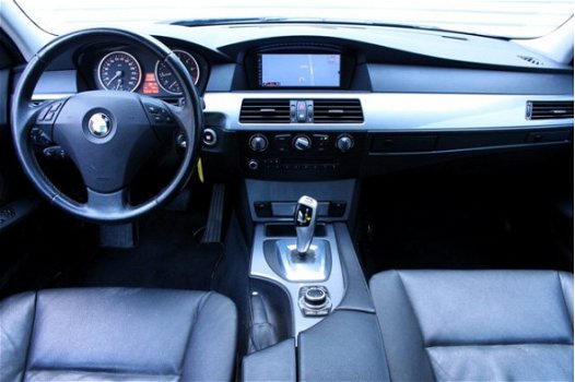 BMW 5-serie Touring - 520i AUT incl NAP 2eEIGNR LEDER NAVI BLUETH PDC TREKHAAK '10 - 1