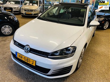 Volkswagen Golf - 2.0 TDI Highline / GTD / CAMERA / STOELVERWARMING / ACTIE - 1