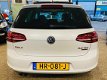 Volkswagen Golf - 2.0 TDI Highline / GTD / CAMERA / STOELVERWARMING / ACTIE - 1 - Thumbnail