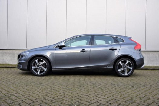 Volvo V40 - 1.6 T2 Summum - 1