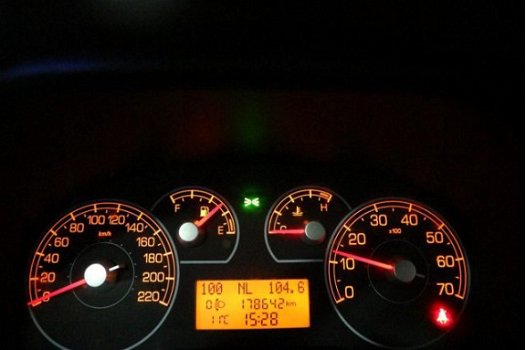 Fiat Grande Punto - 1.4 Dynamic CLIMA / VELG / CRUISSE / NW APK - 1