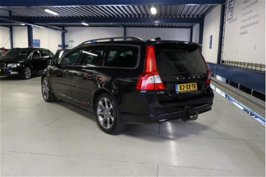 Volvo V70 - 2.4 D5 Momentum LEER + XENON + NAVI + FACELIFT + AUTOMAAT - 1