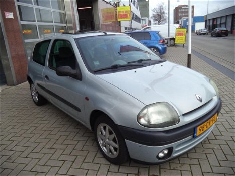 Renault Clio - 1.4 RT Stuurbekr. DAK Elek.Ramen 55DKM NAP - 1