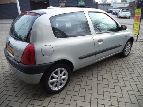 Renault Clio - 1.4 RT Stuurbekr. DAK Elek.Ramen 55DKM NAP - 1