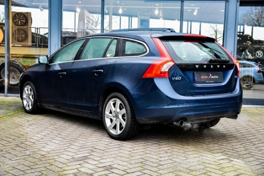 Volvo V60 - T3 Aut | Momentum | Navigatie | 17 Inch - 1