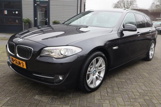 BMW 5-serie Touring - 523i High Executive | Panorama | Leder interieur | NAP | Stoelverwarming | Xen - 1