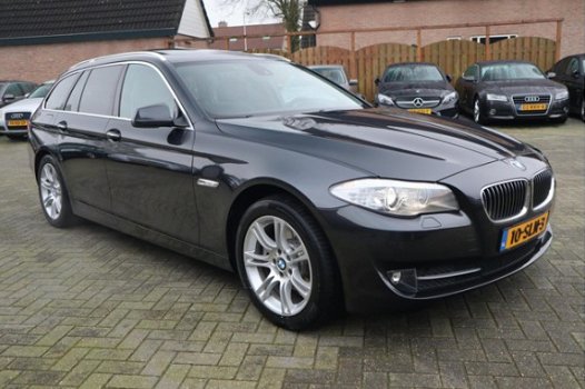 BMW 5-serie Touring - 523i High Executive | Panorama | Leder interieur | NAP | Stoelverwarming | Xen - 1