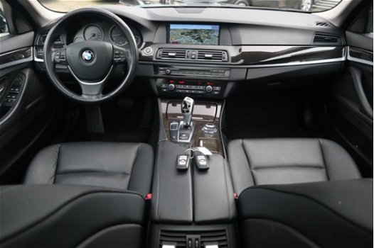 BMW 5-serie Touring - 523i High Executive | Panorama | Leder interieur | NAP | Stoelverwarming | Xen - 1