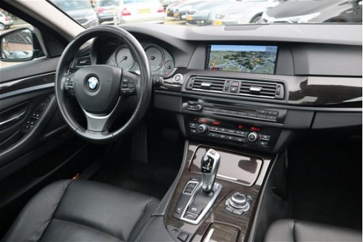 BMW 5-serie Touring - 523i High Executive | Panorama | Leder interieur | NAP | Stoelverwarming | Xen - 1