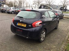 Peugeot 208 - 1.2 82pk Allure | Climate Control | 16" lm velgen | Bluetooth | Half lederen bekleding