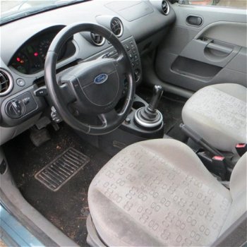Ford Fiesta - 1.4-16V Ghia . Automaat. o.a. Airco en Radio/CD - 1