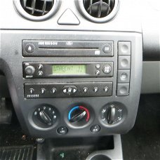 Ford Fiesta - 1.4-16V Ghia . Automaat. o.a. Airco en Radio/CD