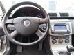 Volkswagen Passat Variant - 2.0 FSI Comfortline / Clima / Cruise / Pdc / Afn. Trekhaak - 1 - Thumbnail