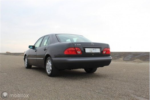 Mercedes-Benz E-klasse - E320 Elegance Automaat | 06-1996 | 66.217 km | Inruil welkom - 1