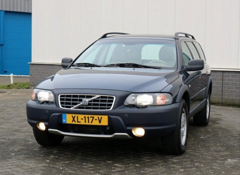 Volvo XC70 - 2.5 T Comfort Line leder xenon nieuwe APK - 1