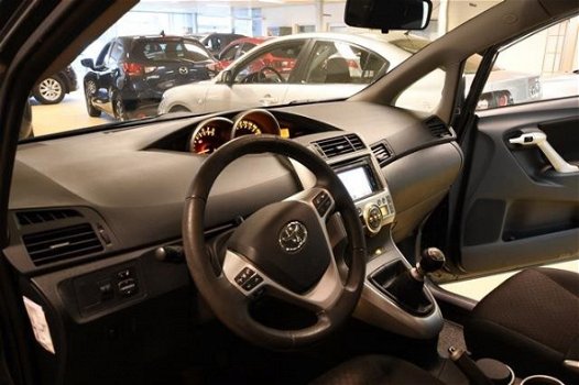 Toyota Verso - 1.8 VVT-i Business Panoramadak Trekhaak - 1