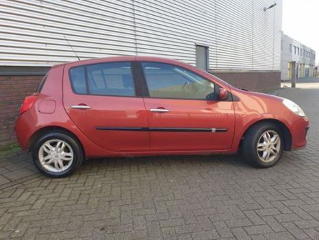 Renault Clio - 1.4-16V Dynamique Luxe Veel opties - 1