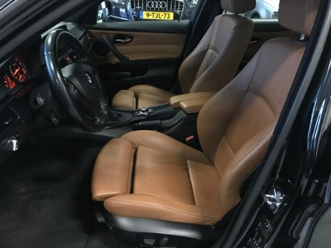 BMW 3-serie - 320i AUT High Executive Sportpakket Facelift Bi-Xenon Led Leer Navigatie Stoelverwarmi - 1