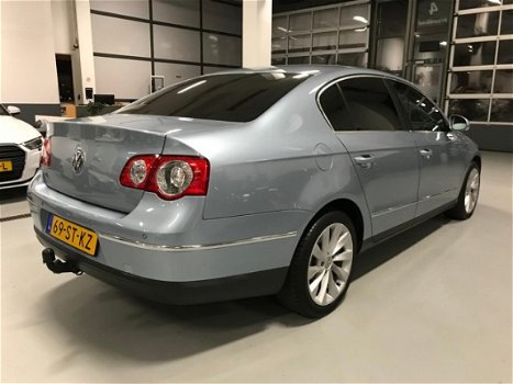 Volkswagen Passat - 1.9 TDI Comfortline Dvd Navi Xenon Parkeersensoren Cruise control Climate contro - 1