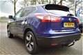 Nissan Qashqai - 1.5 dCi Connect Edition AIRCO/NAVI/PDC/CAMERA/TREKHAAK/6 BAK/BJ 2015 - 1 - Thumbnail