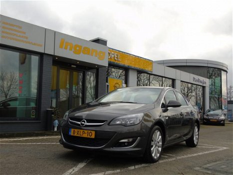 Opel Astra - 1.4 Turbo 140pk Cosmo + Navigatie + Park Pilot *13.000 km - 1