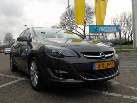 Opel Astra - 1.4 Turbo 140pk Cosmo + Navigatie + Park Pilot *13.000 km - 1