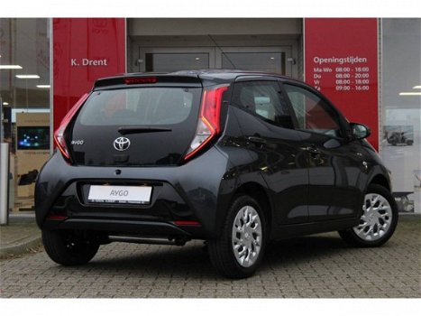 Toyota Aygo - 1.0 VVT-i x-play met x-shift automaat 5-deurs - 1