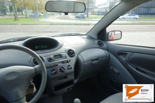 Toyota Yaris - 1.0 16v VVT-i Linea Terra - 1