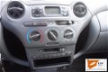 Toyota Yaris - 1.0 16v VVT-i Linea Terra - 1 - Thumbnail