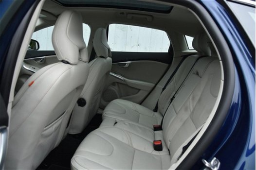 Volvo V40 - 2.0 D2 Ocean Race | Pano-dak | Leder | Harman/Kardon | Xenon | NL-Auto - 1