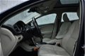 Volvo V40 - 2.0 D2 Ocean Race | Pano-dak | Leder | Harman/Kardon | Xenon | NL-Auto - 1 - Thumbnail