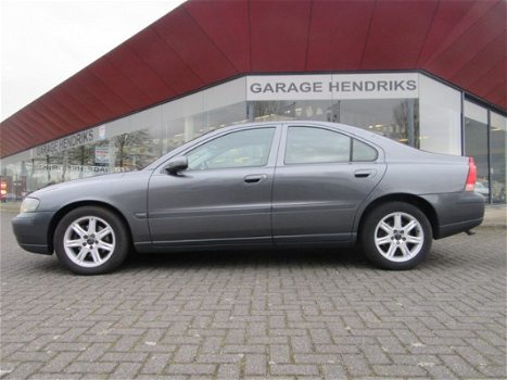 Volvo S60 - 2.4 D D5 5 cilinder (occasion) Airco , Cruise , Navigatie - 1