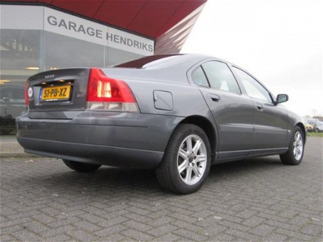 Volvo S60 - 2.4 D D5 5 cilinder (occasion) Airco , Cruise , Navigatie - 1