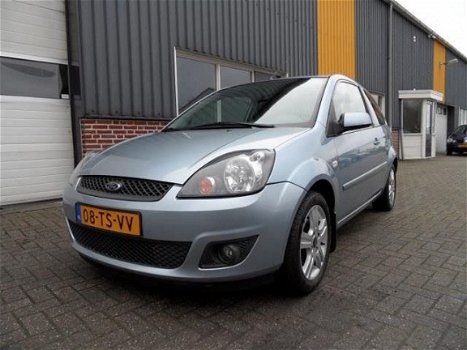 Ford Fiesta - 1.6-16V Futura AUTOMAAT NETTE AUTO - 1